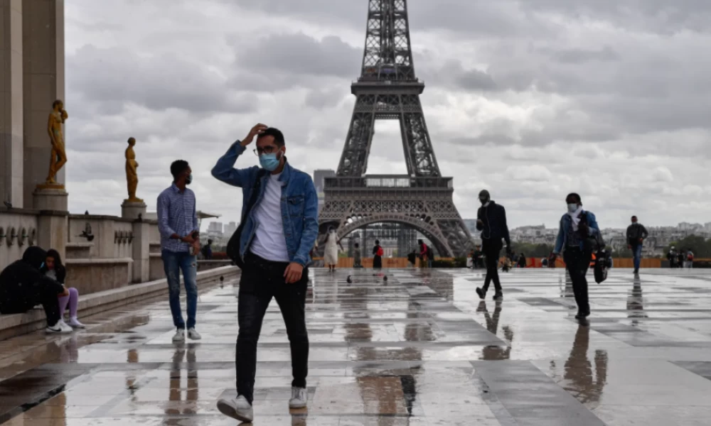 Γαλλία: Εξετάζεται η επιστροφή της τηλεργασίας λόγω αύξησης κρουσμάτων